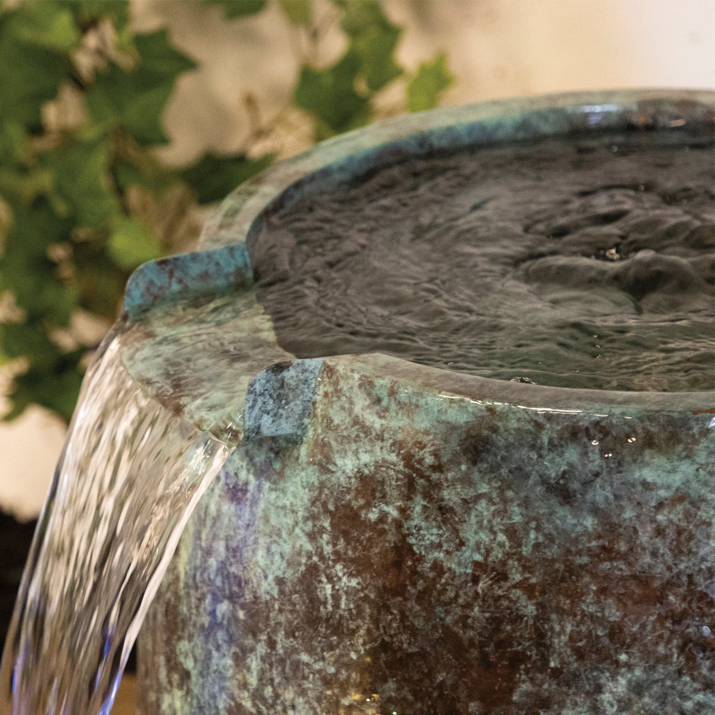 24" AURA VASE - 4" SPILLWAY